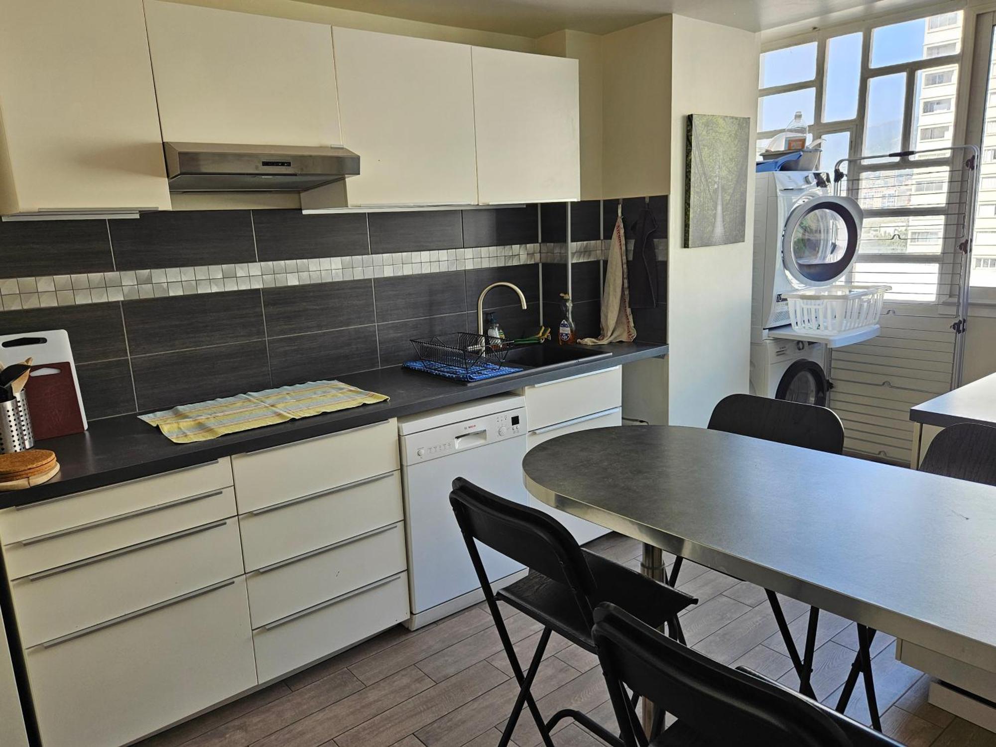 Chambre En Colocation Fille, Proche Mer, Climatisation * Toulon