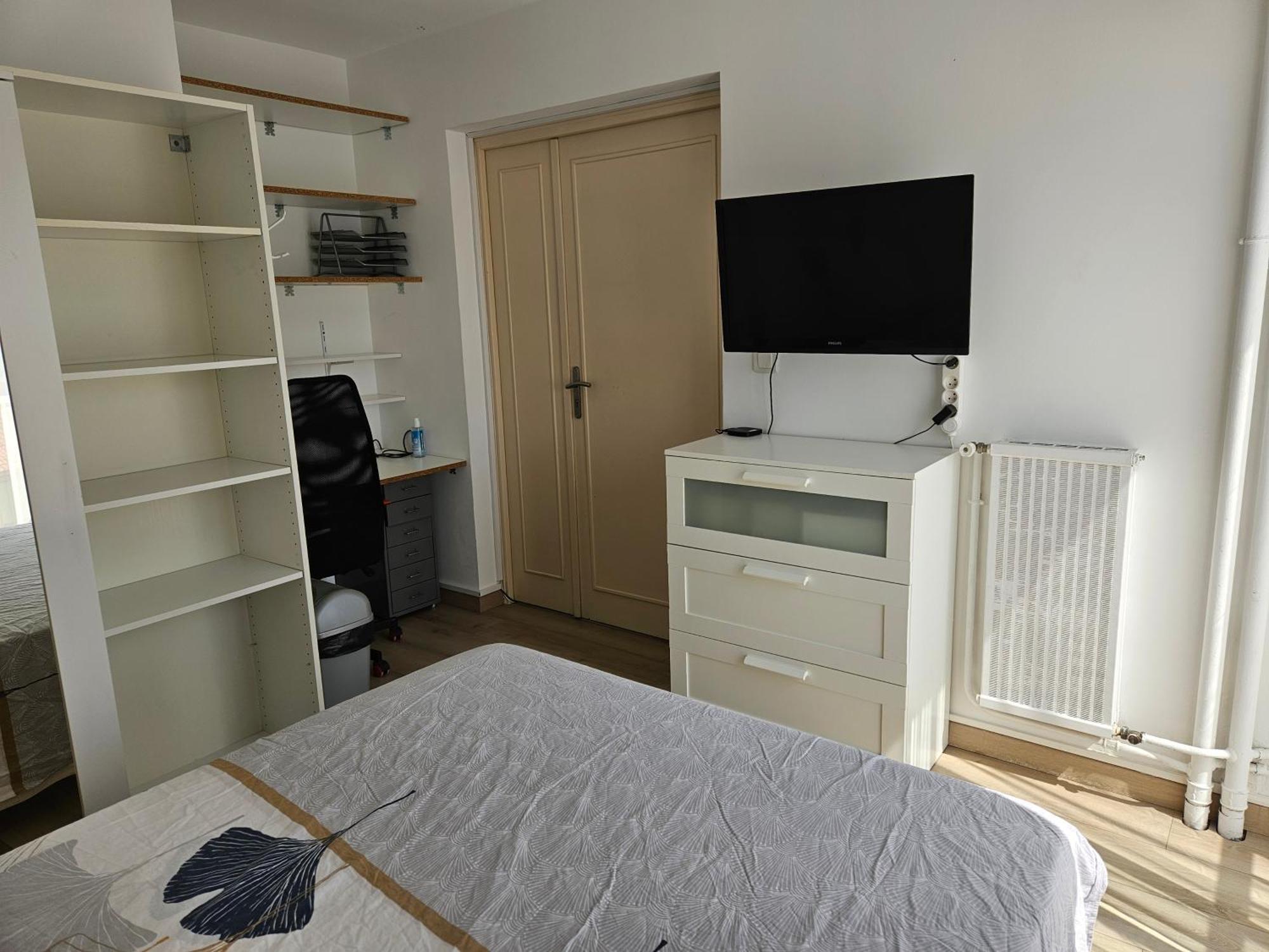 Chambre En Colocation Fille, Proche Mer, Climatisation