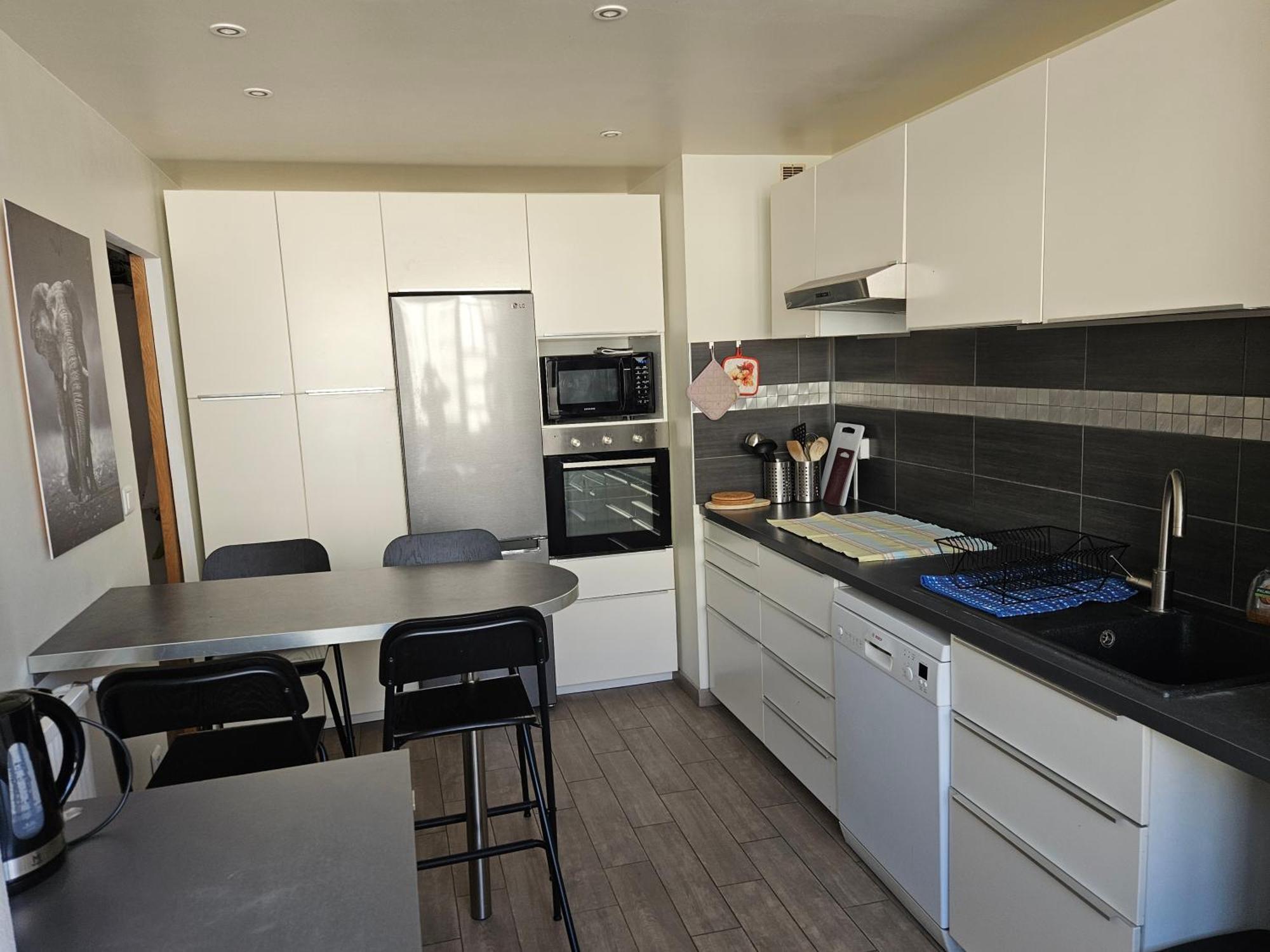 Chambre En Colocation Fille, Proche Mer, Climatisation Apartment *