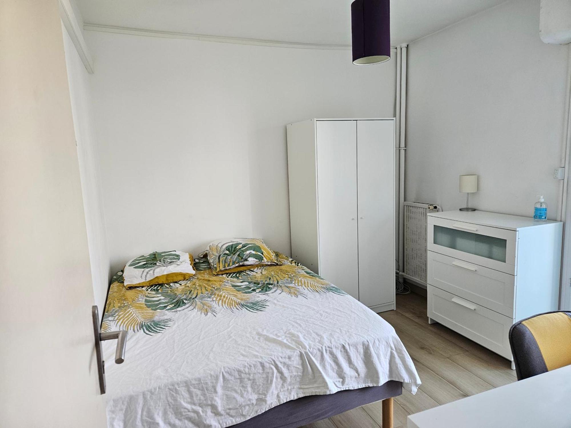 En Colocation Fille, Proche Mer, Climatisation Appartement Toulon