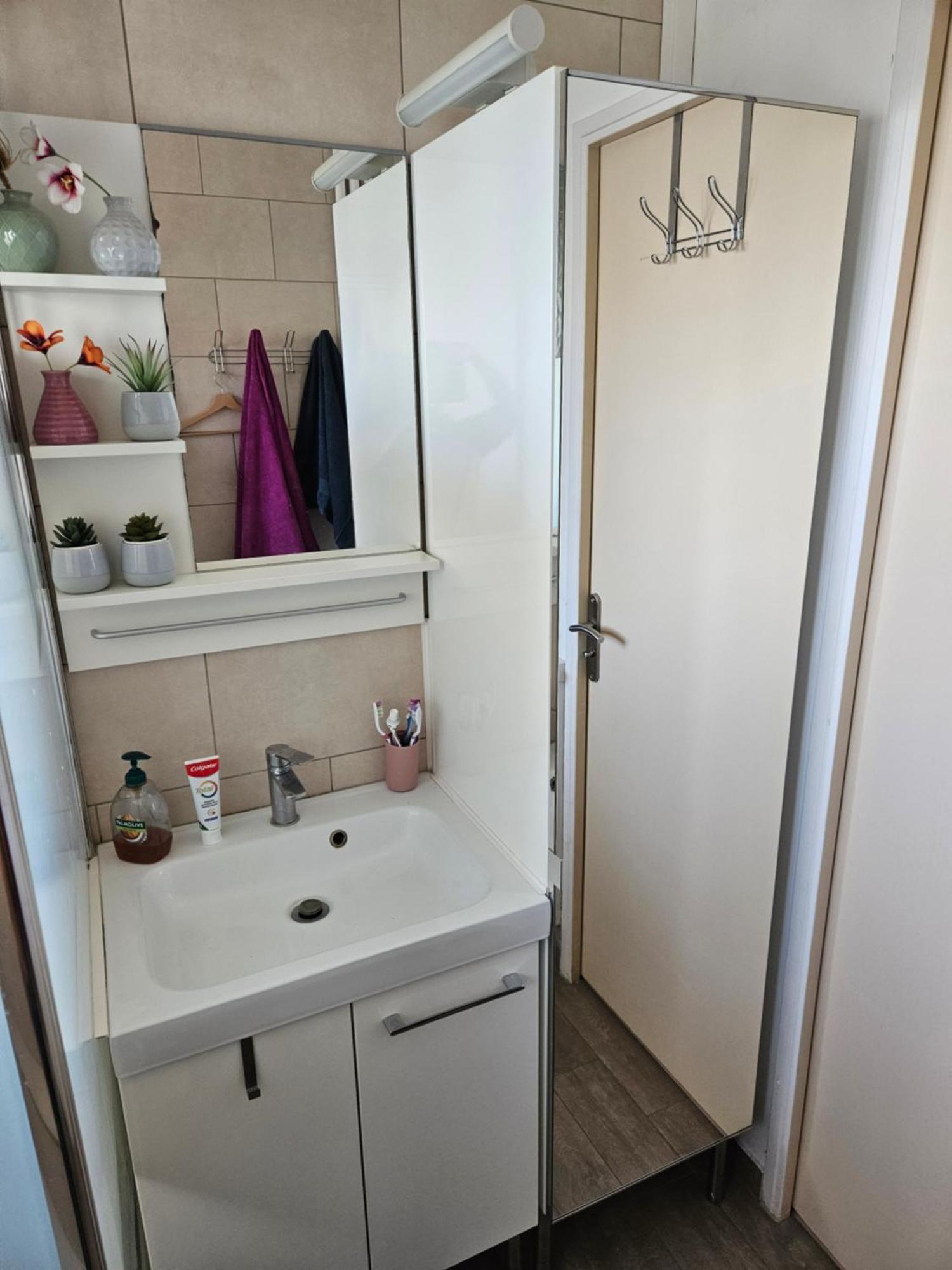 Chambre En Colocation Fille, Proche Mer, Climatisation Tolone