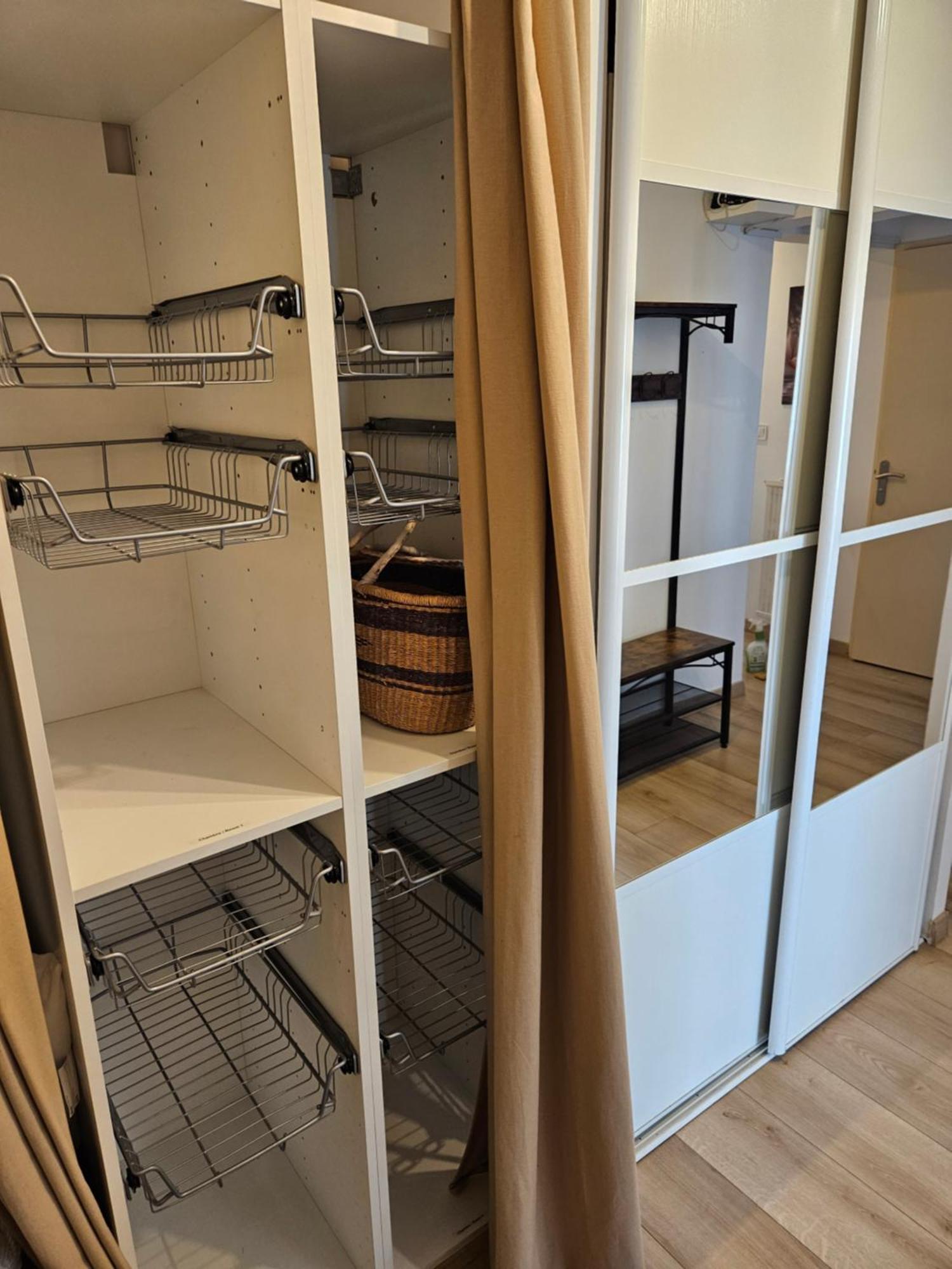 Chambre En Colocation Fille, Proche Mer, Climatisation Appartement *