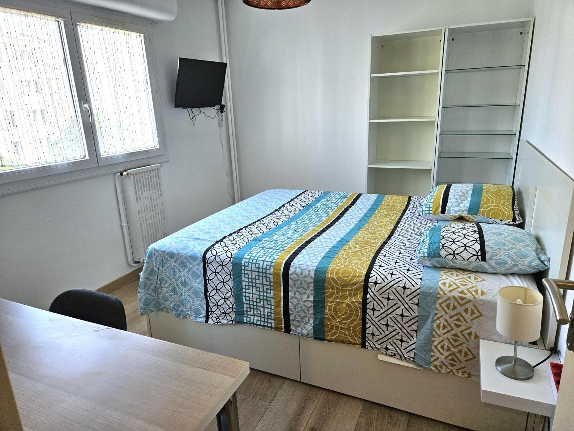 Chambre En Colocation Fille, Proche Mer, Climatisation * Tolone