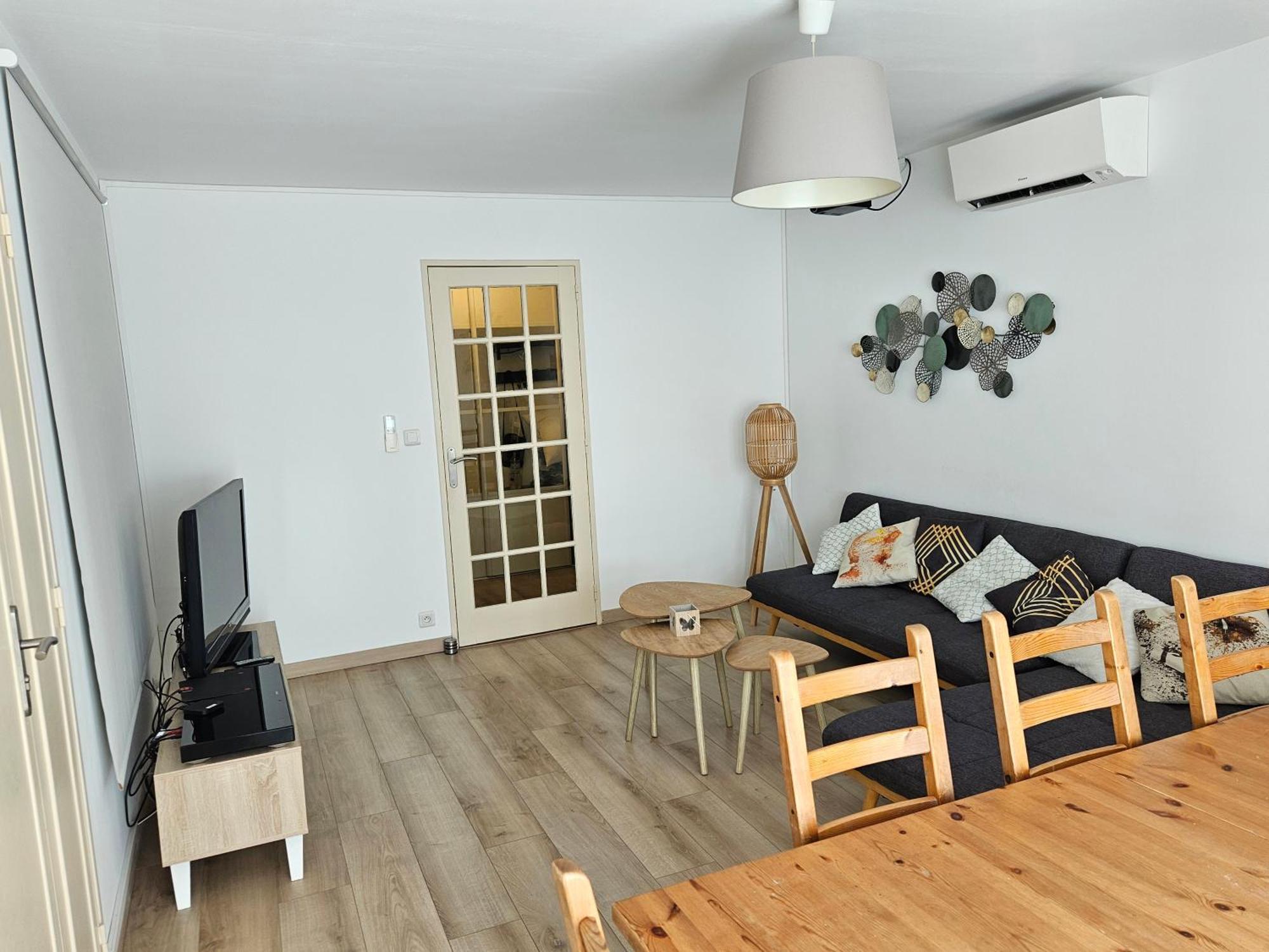 Chambre En Colocation Fille, Proche Mer, Climatisation Appartement *