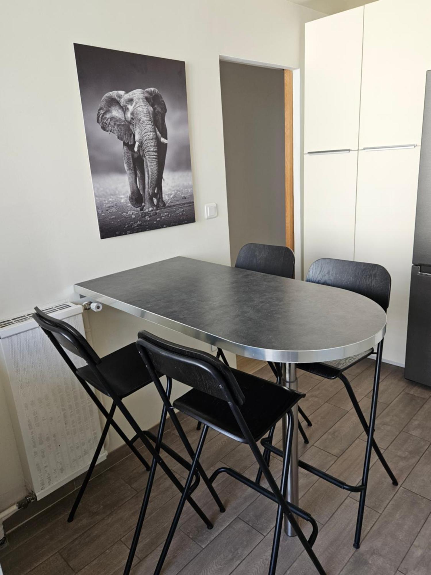 Chambre En Colocation Fille, Proche Mer, Climatisation Appartement Toulon