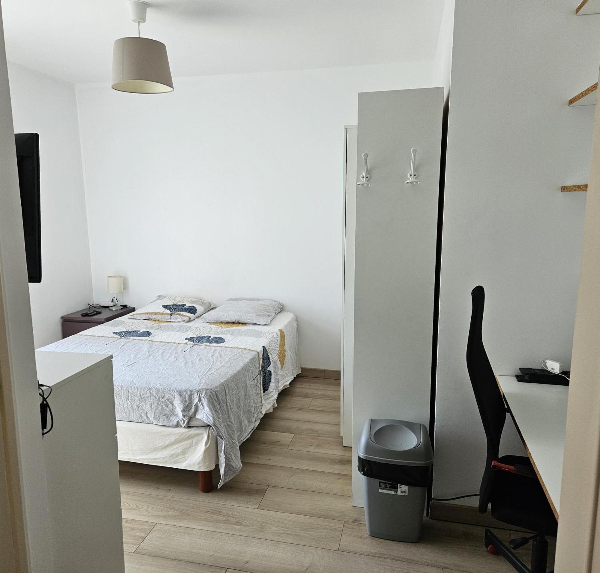 Chambre En Colocation Fille, Proche Mer, Climatisation