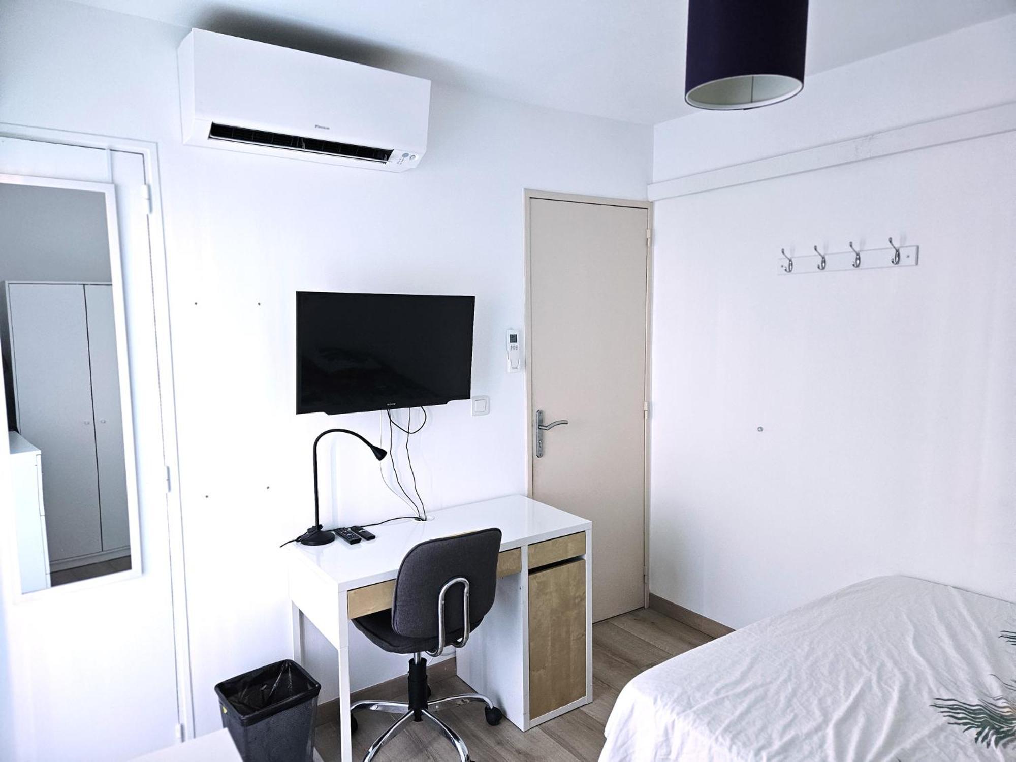 Appartement Chambre En Colocation Fille, Proche Mer, Climatisation