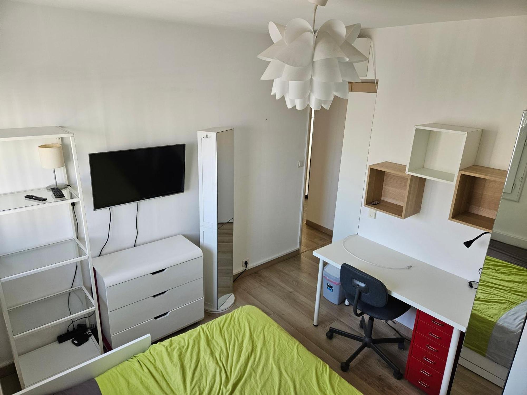 Chambre En Colocation Fille, Proche Mer, Climatisation