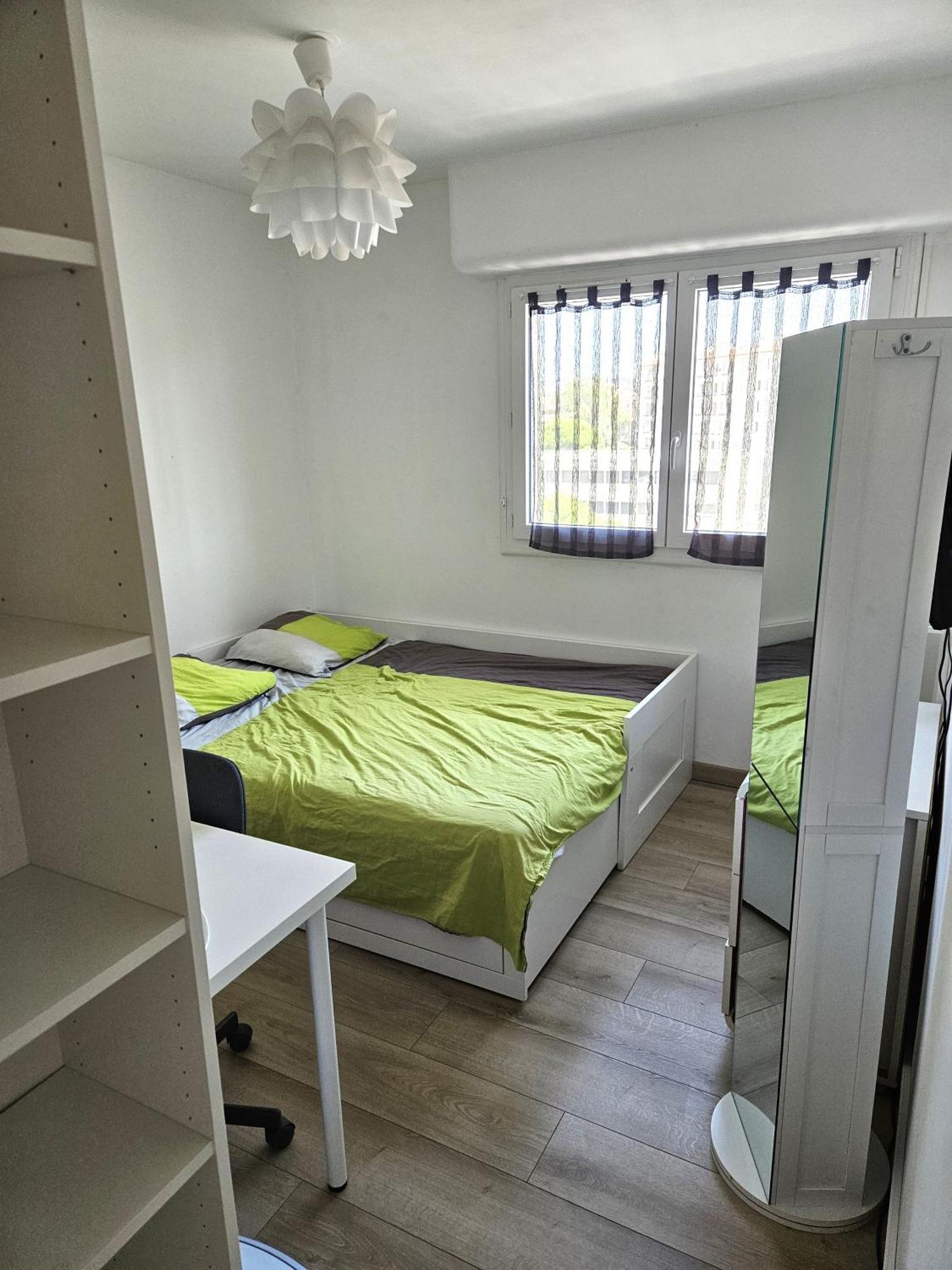 Appartement Chambre En Colocation Fille, Proche Mer, Climatisation